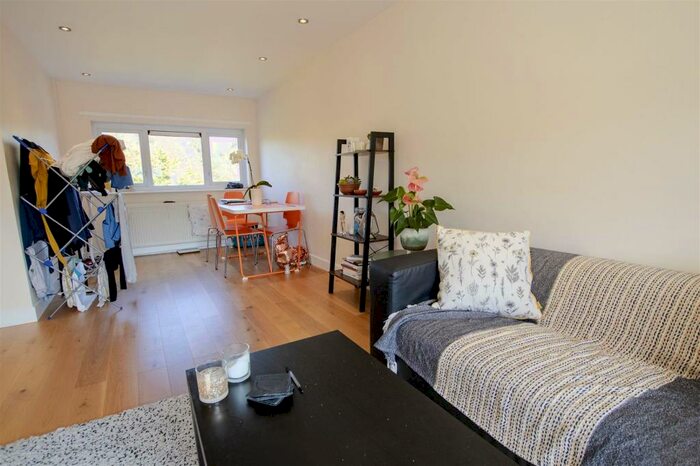 2 Bedroom Flat To Rent In Herons Way, Birmingham, B29