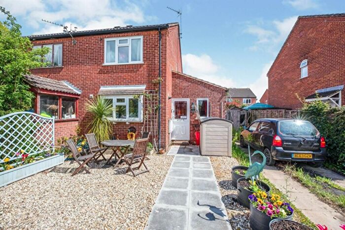 2 Bedroom End Of Terrace House For Sale In Wyvern Close, Wellesbourne, Warwick, CV35