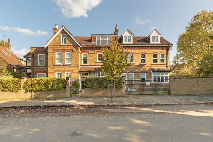 2 Bedroom Flat To Rent In Rathgar Avenue, London, W13