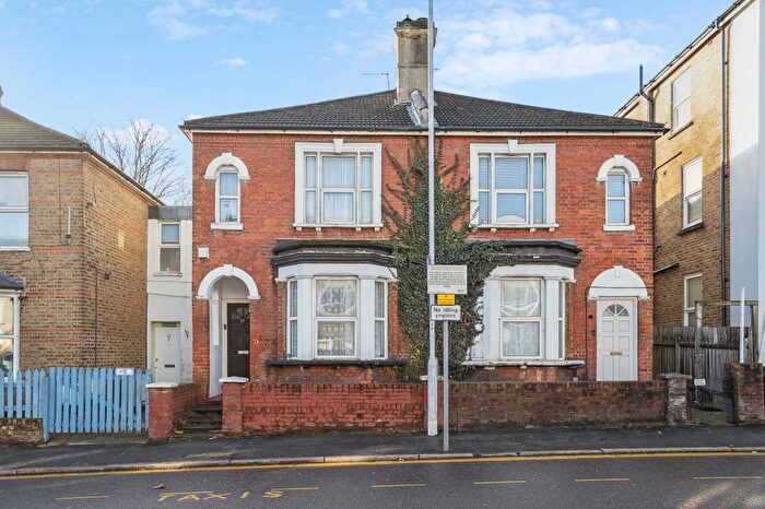 2 Bedroom Semi Detached House For Sale In Woodford Road, Watford, WD17
