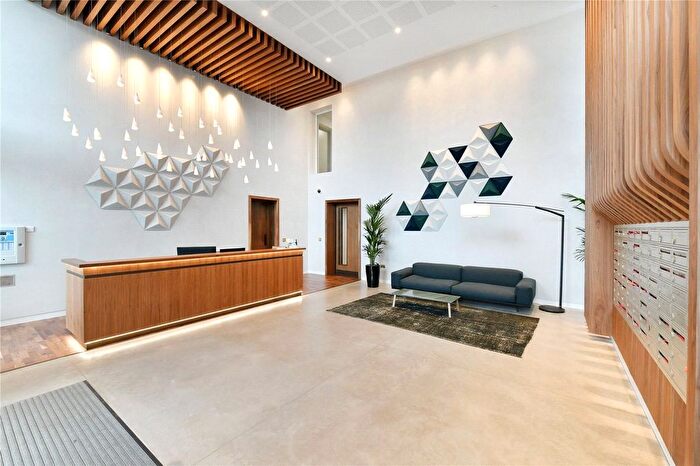 2 Bedroom Flat For Sale In York Way, London, N7