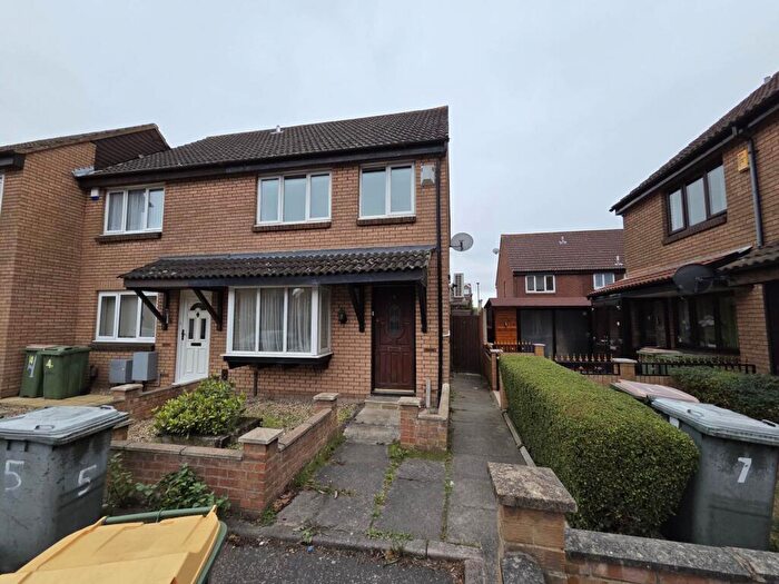 2 Bedroom End Of Terrace House To Rent In Wakerley Close, London, E6