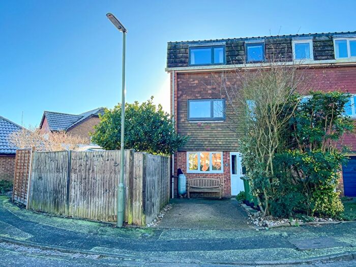 1 Bedroom End Of Terrace House For Sale In Winchilsea Crescent, West Molesey, KT8
