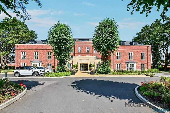 2 Bedroom Flat For Sale In Northwich Road, Knutsford, Cheshire, WA16