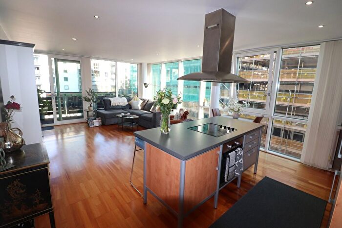 2 Bedroom Flat For Sale In Canal Square, Birmingham, B16