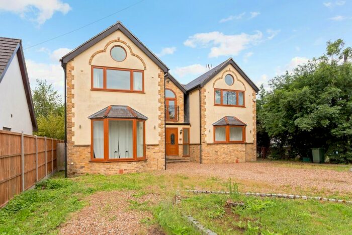 5 Bedroom Detached House To Rent In Fairfield Approach, Wraysbury, Staines TW19