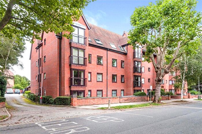 2 Bedroom Flat For Sale In Warwick Avenue, Bedford, Bedfordshire, MK40