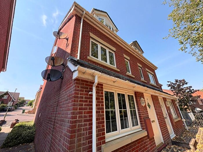 1 Bedroom Flat For Sale In Park Mews, Park Gate, Southampton, Hampshire, SO31