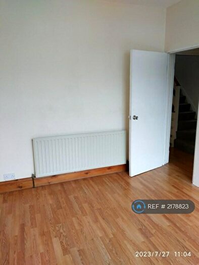 3 Bedroom Flat To Rent In South Norwood, London, SE25