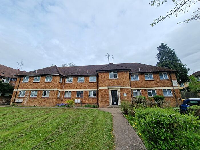 2 Bedroom Flat For Sale In Roe Green, London, NW9