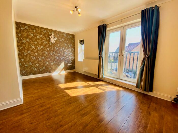 3 Bedroom Town House To Rent In Summerville Close, Littleover, Derby, DE23