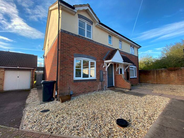 3 Bedroom House To Rent In North Swindon, SN25