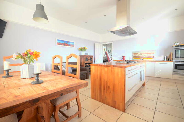 3 Bedroom Flat To Rent In Pembroke Road, Clifton, BS8