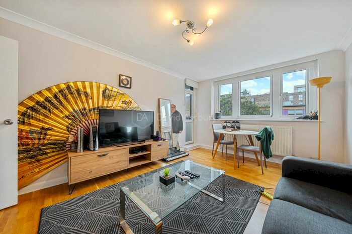 3 Bedroom Flat To Rent In Donegal Street, Islington, London, N1