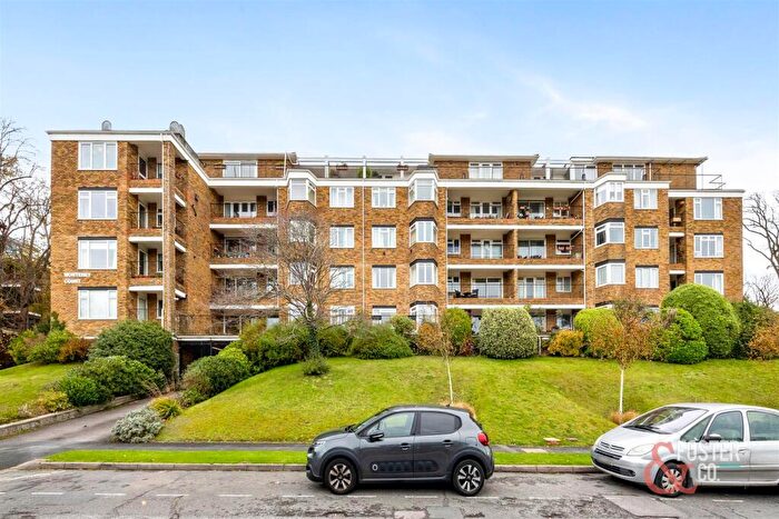 2 Bedroom Flat For Sale In Varndean Drive, Brighton, BN1
