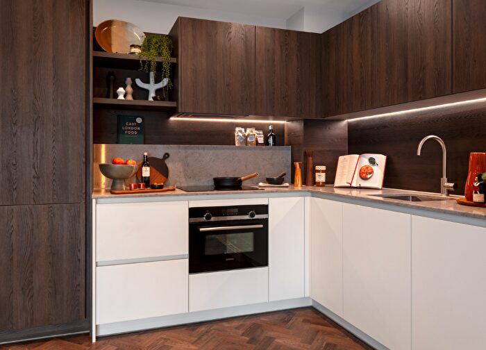 3 Bedroom Apartment For Sale In Queen's Cross, London, E16