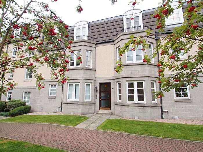 2 Bedroom Flat To Rent In Fonthill Avenue, Top Floor, Aberdeen, AB11