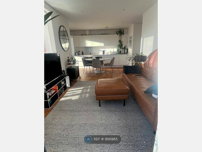 1 Bedroom Flat To Rent In Waleorde Road, London, SE17