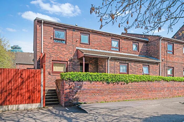 3 Bedroom End Terrace House For Sale In Lambert Lodge, Layton Road, TW8