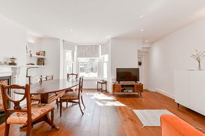 2 Bedroom Flat To Rent In Minford Gardens, Brook Green, London, W14