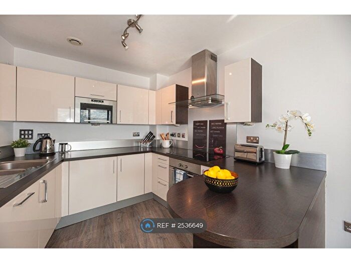 2 Bedroom Flat To Rent In Argento Tower, London, SW18