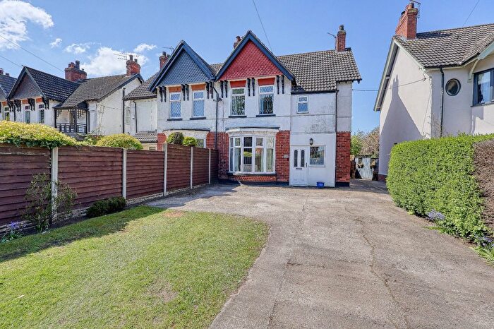 3 Bedroom Semi-Detached House For Sale In Ashby Road, Scunthorpe, DN16
