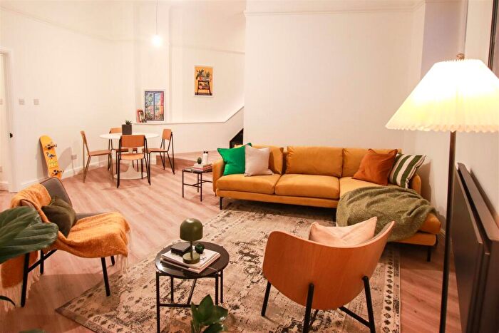 2 Bedroom Apartment To Rent In Chepstow House, - Chepstow Street, Manchester, M1