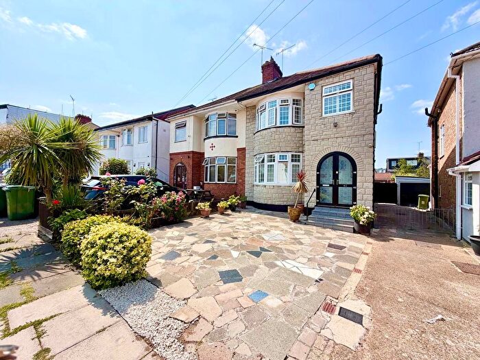 3 Bedroom Semi Detached House For Sale In Grove Crescent, London, NW9