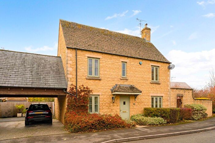 3 Bedroom Link Detached House For Sale In Blenheim Way, Moreton-in-Marsh, Gloucestershire, GL56