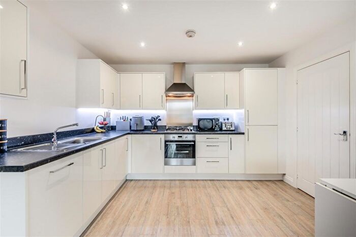 1 Bedroom Flat For Sale In Charlotte Way, Leybourne, West Malling, ME19