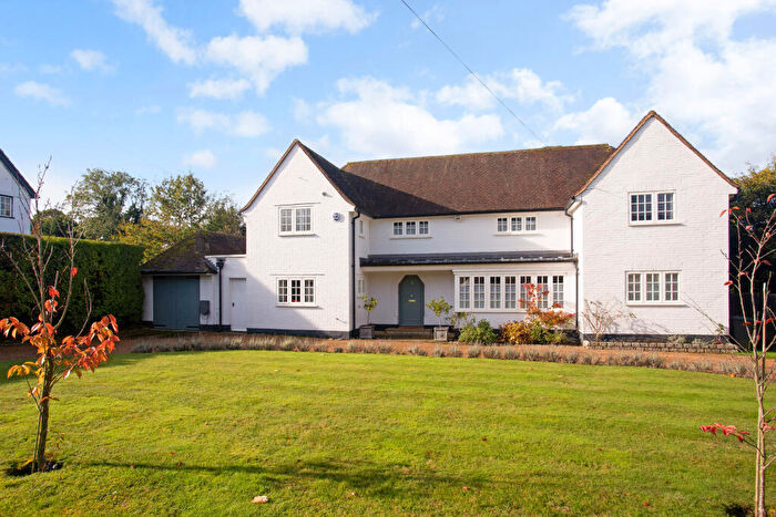 4 Bedroom Detached House For Sale In High Park Avenue, East Horsley, KT24