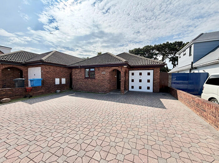 3 Bedroom Bungalow For Sale In Sopers Lane, Darbys Corner, Poole, BH17
