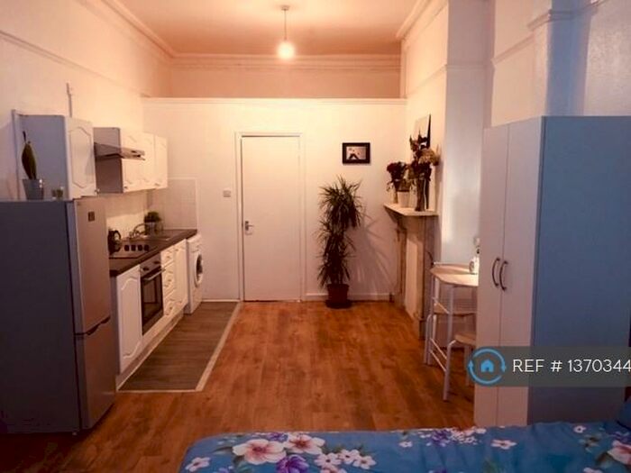 Studio To Rent In Belmont Road, London, N15