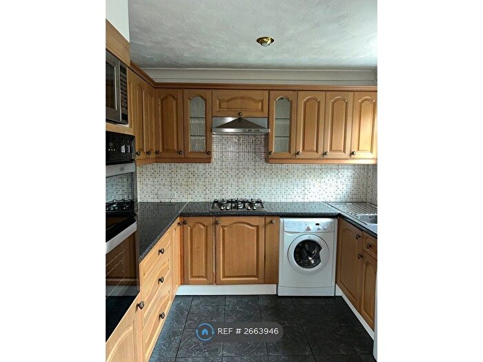 3 Bedroom Semi-detached House To Rent In Tennyson Walk, Tilbury, RM18