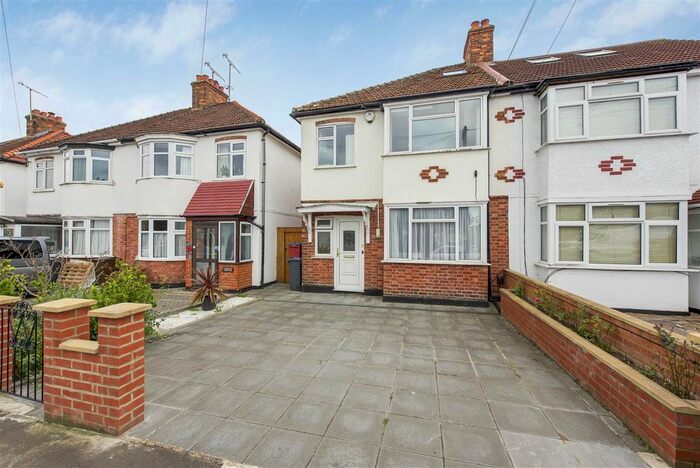 1 Bedroom Flat To Rent In Whitton Dene, Isleworth, TW7