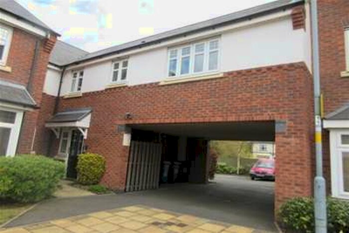 2 Bedroom Flat To Rent In Cardinal Close, B17