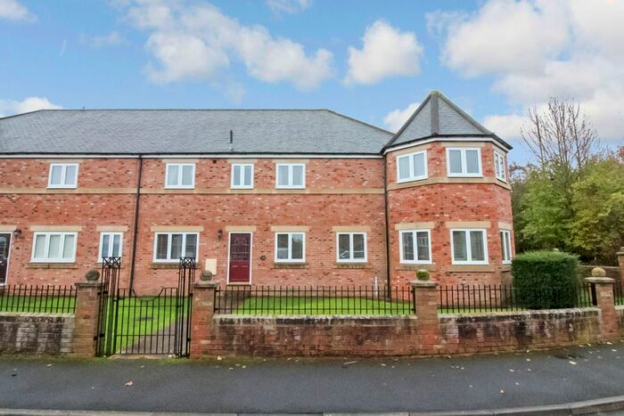 3 Bedroom Flat To Rent In Lowes Rise, Durham, DH1
