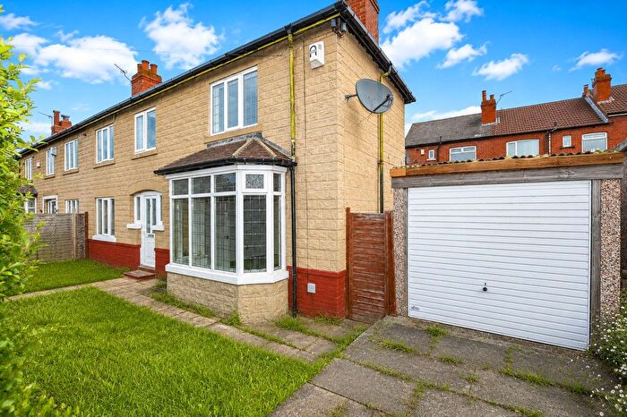 2 Bedroom Semi Detached House For Sale In Harehills Park View, Leeds, LS9