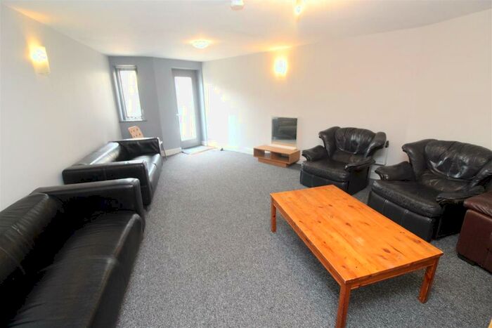 6 Bedroom Flat To Rent In Darran Street, Cathays, Cardiff, CF24