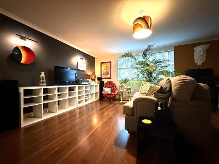 1 Bedroom Flat To Rent In Wellington Road, London, Enfield, EN1