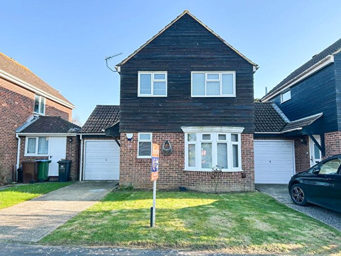3 Bedroom Link Detached House For Sale In Aldwick Felds, Bognor Regis, PO21