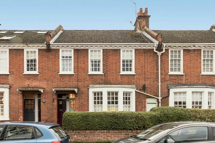 2 Bedroom Flat To Rent In Swaby Road, London, SW18