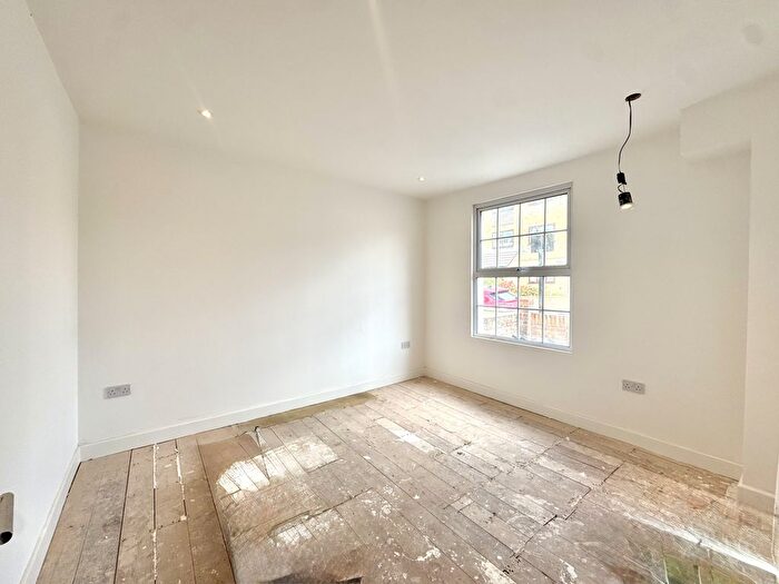 4 Bedroom Terraced House To Rent In Heath Road, Hounslow, TW3