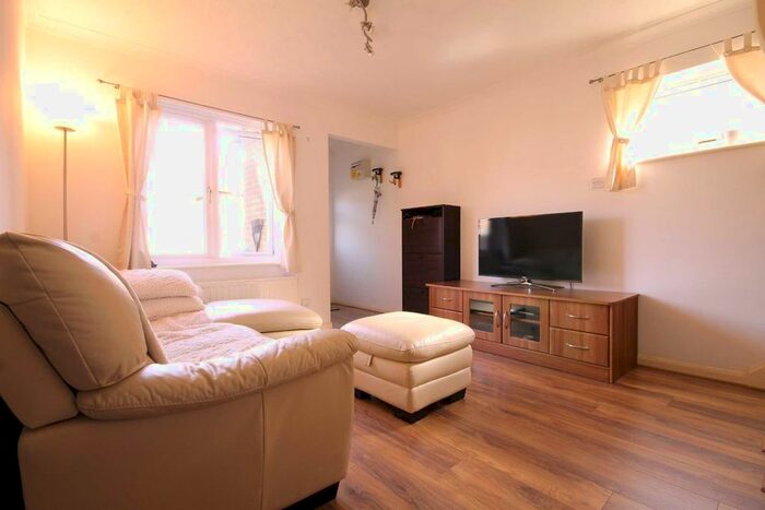 1 Bedroom Property To Rent In Mayfield Gardens, London, W7