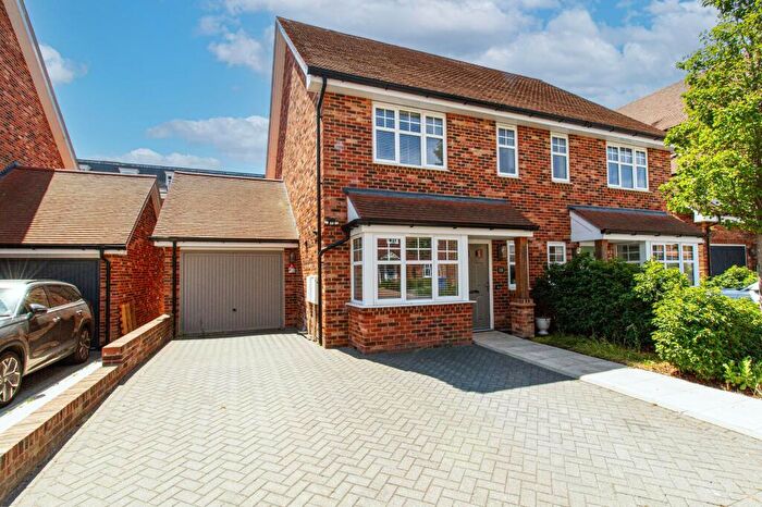 3 Bedroom Semi Detached House For Sale In Red Cedar Avenue, Fleet, GU51