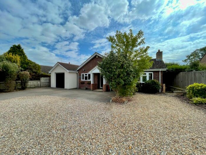 4 Bedroom Detached Bungalow For Sale In Long Lane, Cold Ash, Berkshire, RG18