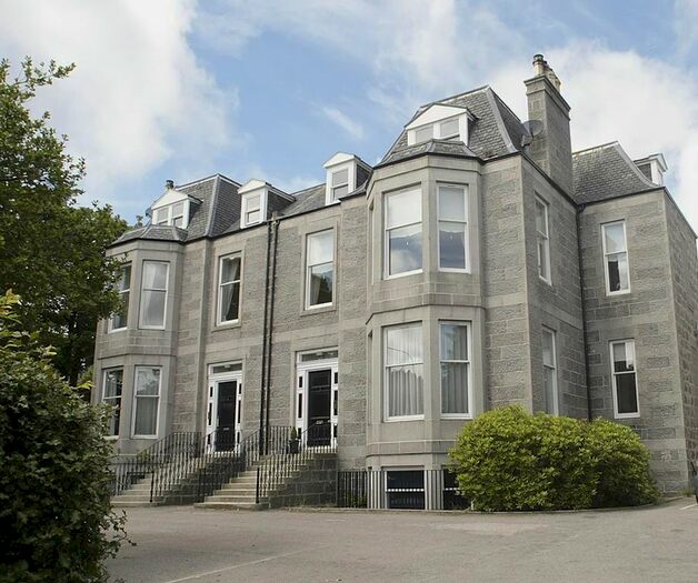 2 Bedroom Flat To Rent In Queens Gate, Aberdeen, AB15