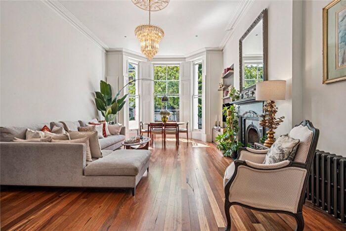 2 Bedroom Flat To Rent In Russell Road, London, W14