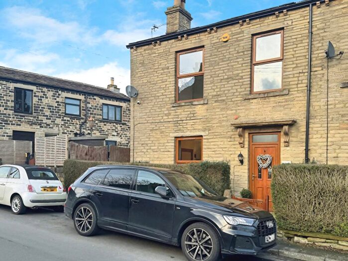 3 Bedroom Semi Detached House For Sale In Old Lane, Birkenshaw, BD11