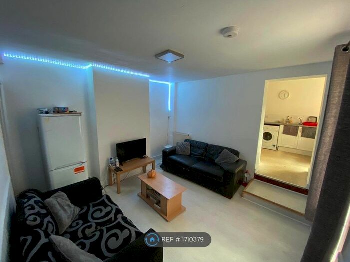 4 Bedroom Semi-Detached House To Rent In Sturry Road, Canterbury, CT1